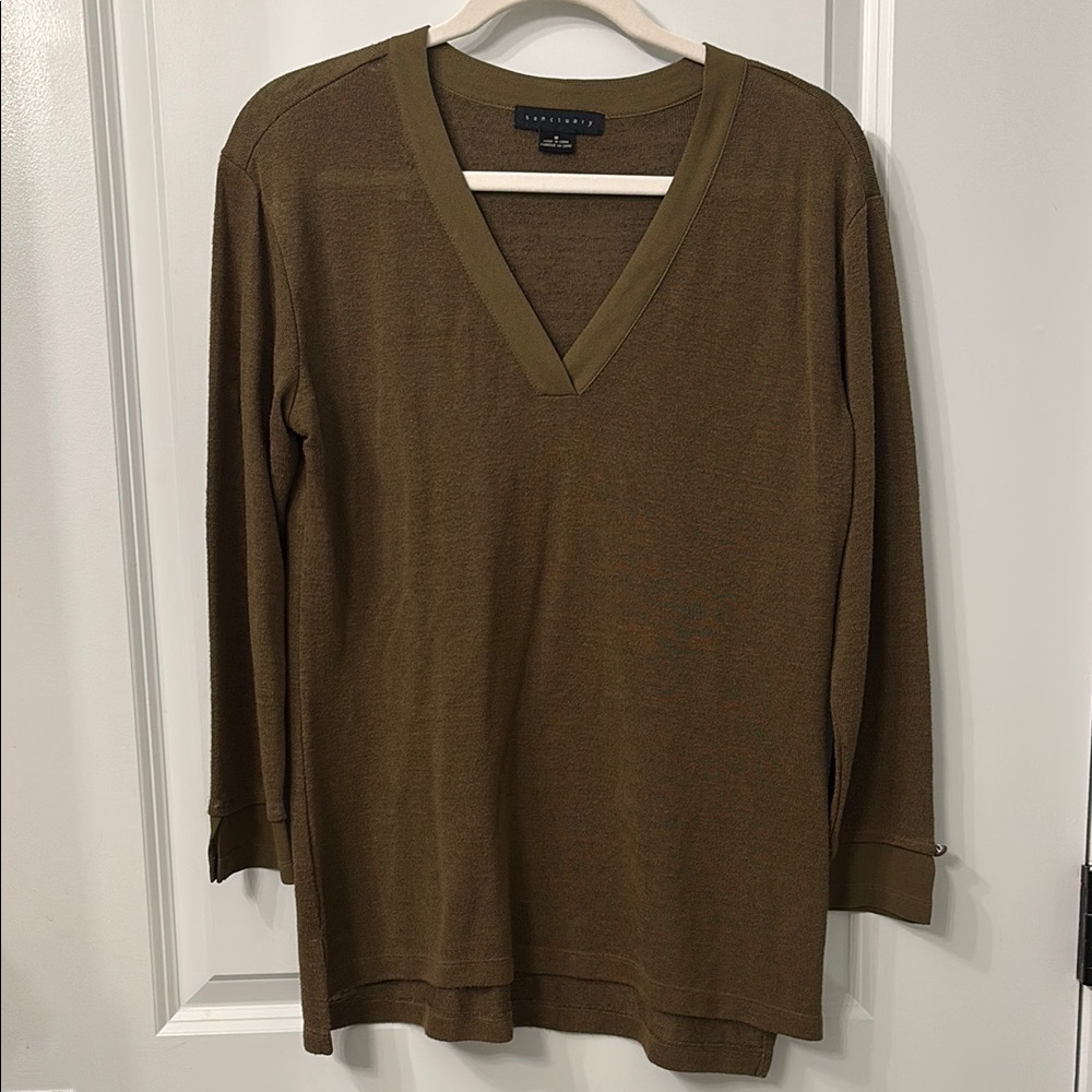 Sanctuary Green V-Neck Sweater with Long Sleeves and Relaxed Fit